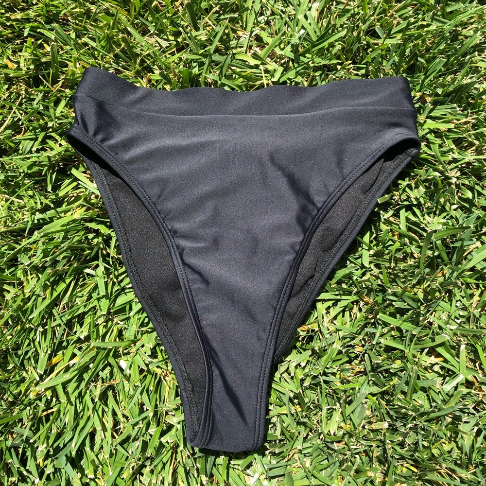 CHEEKY high waisted bikini bottoms!